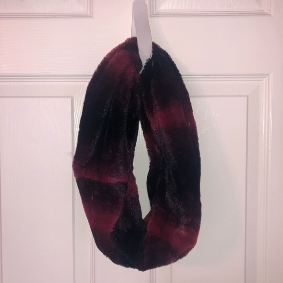 Red and black fluffy soft (faux fur) infinity scarf. Never worn - Picture 4 of 4